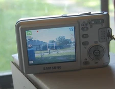 Samsung Digimax L60 Digital Camera & Battery - WORKS - No Charger