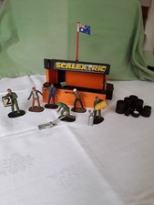 SCALEXTRIC VINTAGE C701 PIT STOP BUILDING CREW AND TOOLS GOOD USED CONDITION