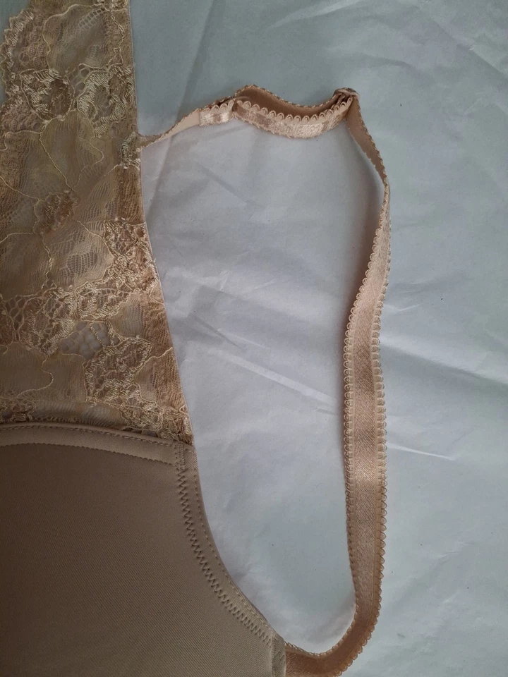 Sujetador Wacoal color tostado/desnudos US 36D con lados de encaje muy bonito ver fotos Foto 3 de 4