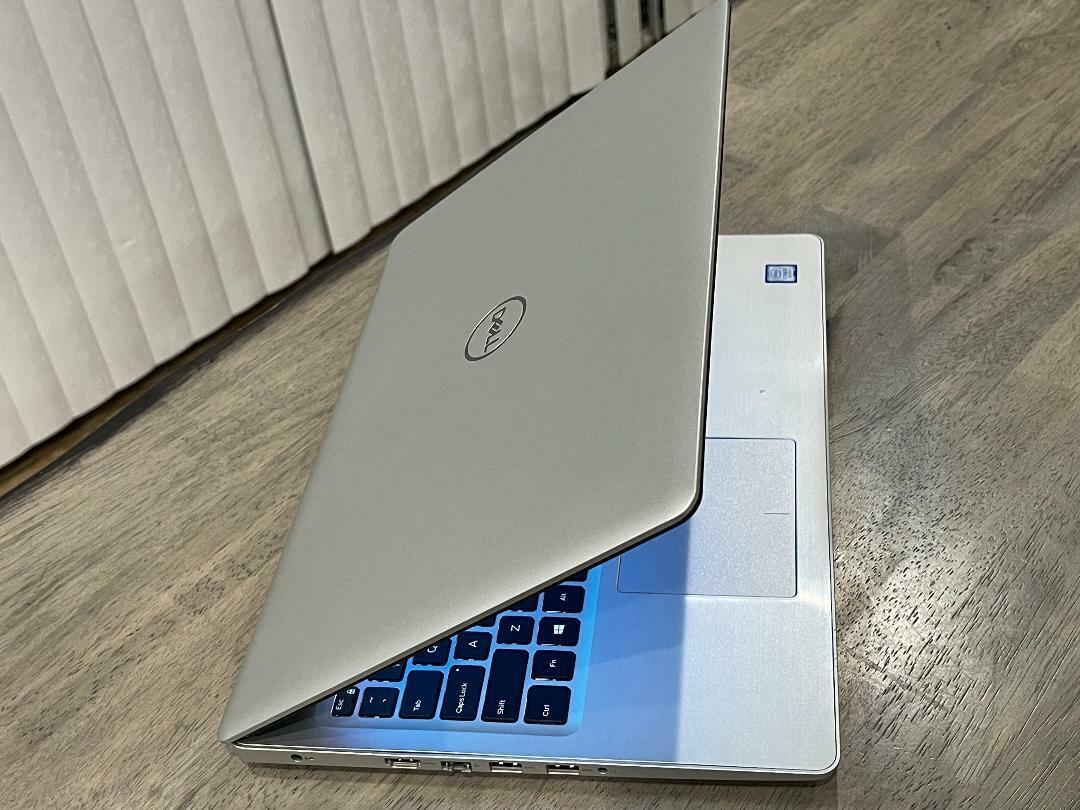 Dell Inspiron 5570 15.6 Dell Inspiron 5570 15.6