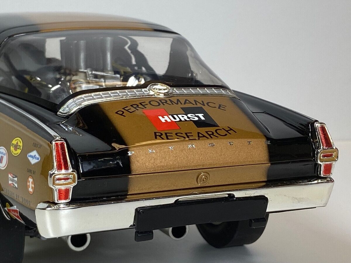 1/18 1966 Plymouth Barracuda Black and Gold 1/18 1966 Plymouth Barracuda Black and Gold