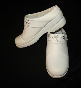 non slip white nursing shoes