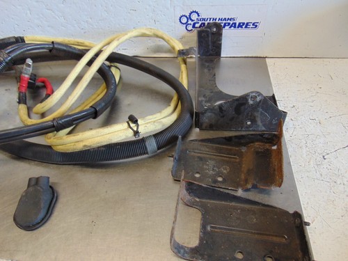 Audi TT Battery cables 98-06 8N 3.2V6 boot to front tray brackets - Picture 3 of 5