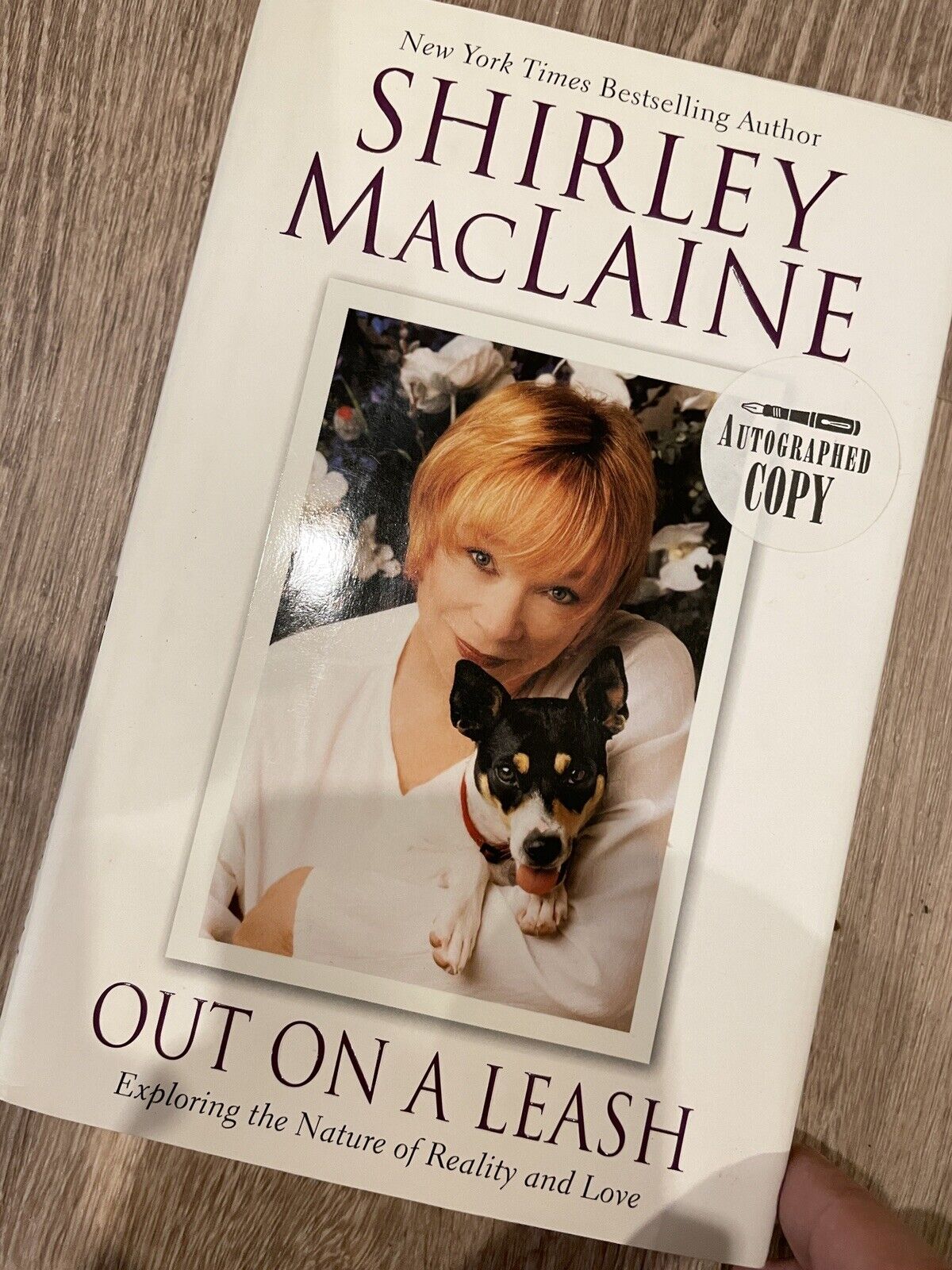 Shirley MacLaine メーカー包装済 【当店一番人気】 Hollywood Autographed Actress Book
