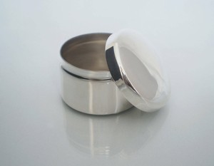 SOLID-STERLING-SILVER-PILL-BOX-NEW-Sterling-silver-round-pill-case-keepsake-box