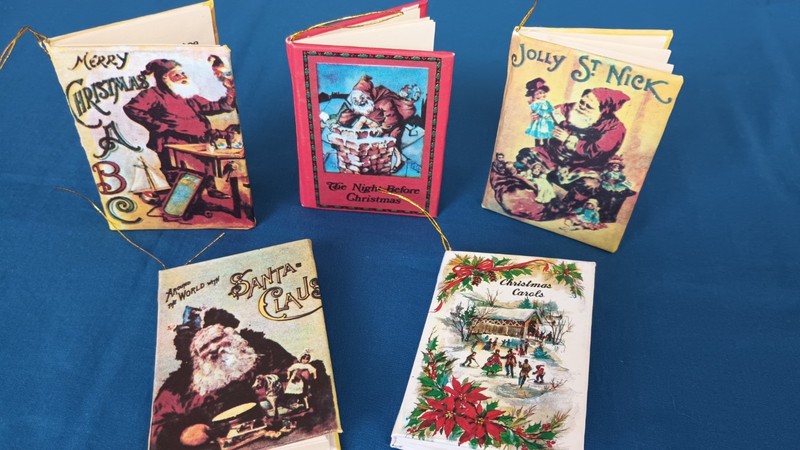 VINTAGE TINY CHRISTMAS BOOKS~five~Taiwan~tree ornaments /package tie-ons