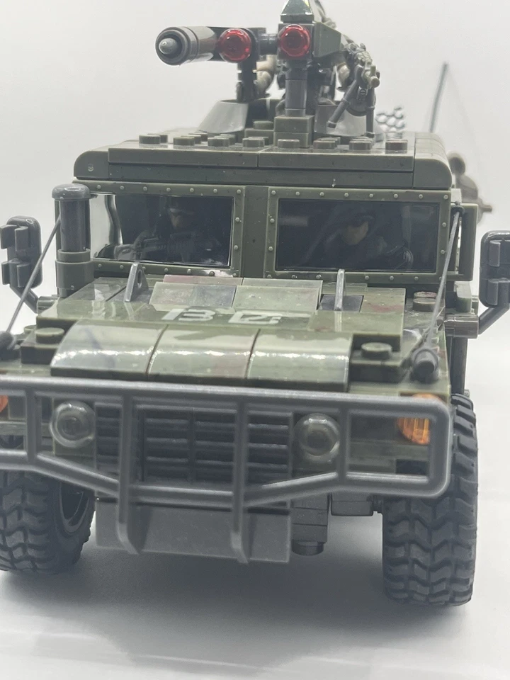 Carga de vehículo blindado Call of Duty Mega Bloks Foto 3 de 4