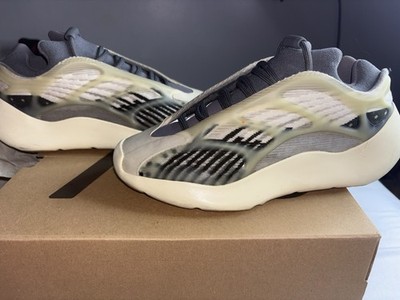 YEEZY BOOST V3