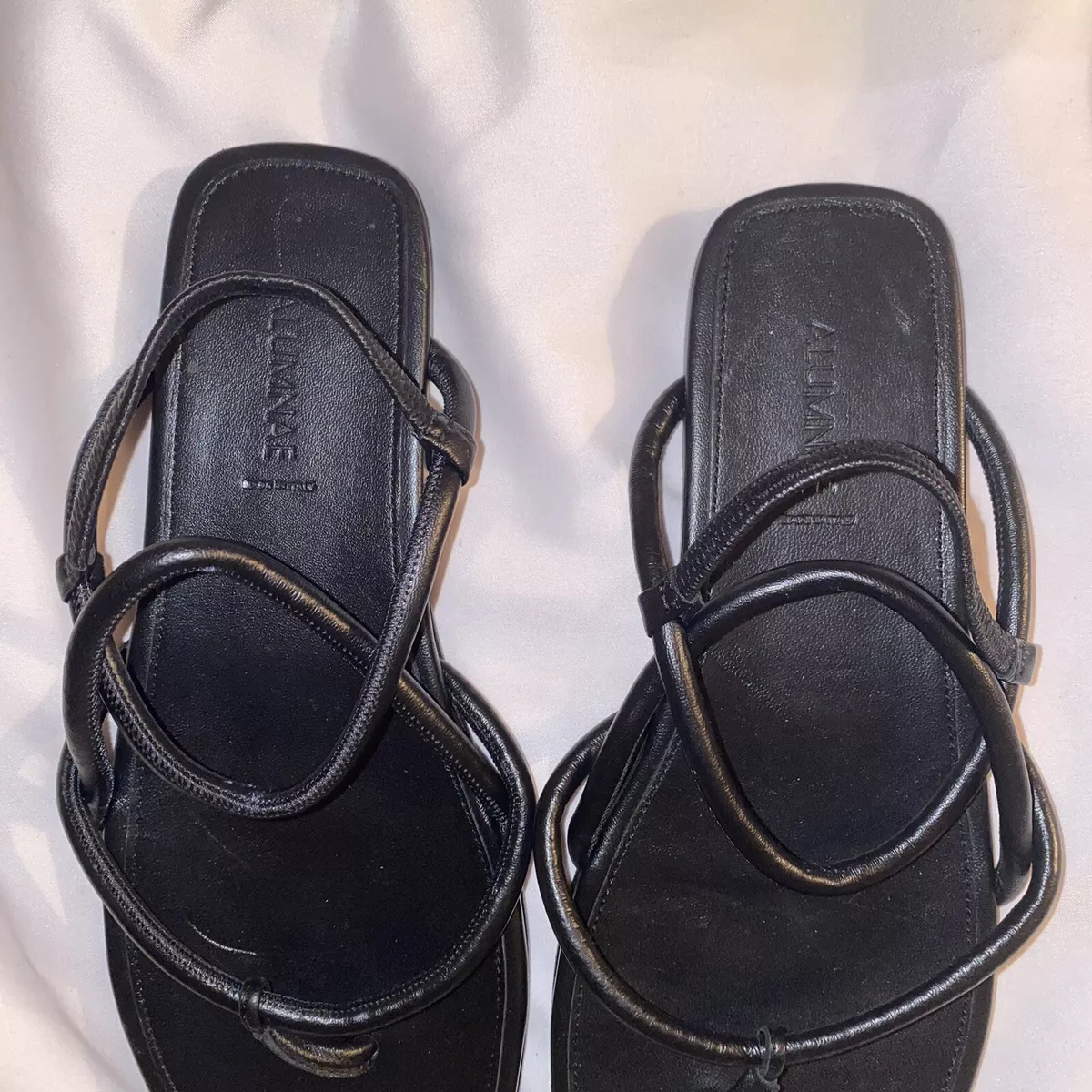 Alumnae sandals store