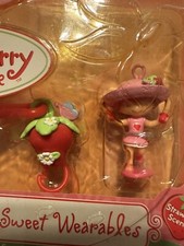 New Vintage Strawberry Shortcake Berry Sweet Wearables Keychain Jumping Rope