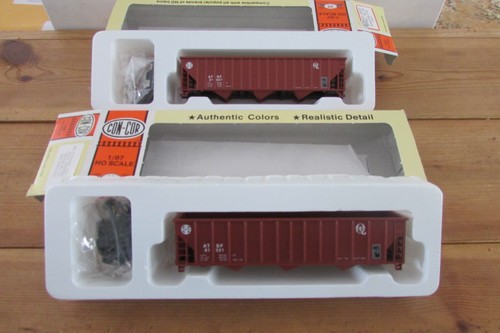Lote de kits de tolva de carbón de 100 toneladas escala HO Con-Cor (2) 12 paneles Santa Fe "Q" #2793 | Zustand: Used