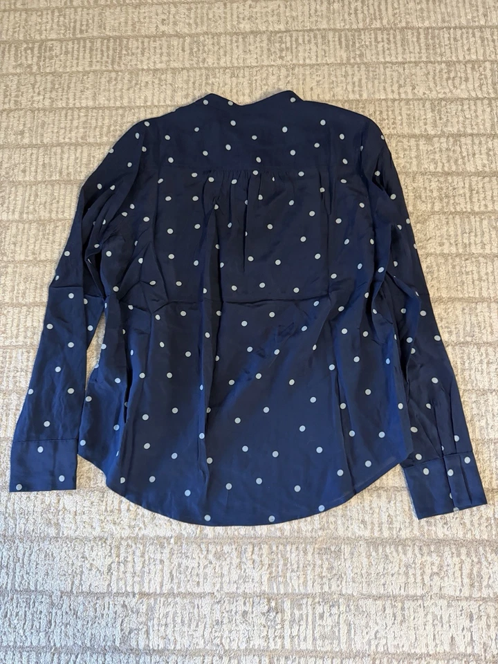 100% Silk J Crew Navy And White Polka Dot Button Up Size 4 - Image 4 of 4