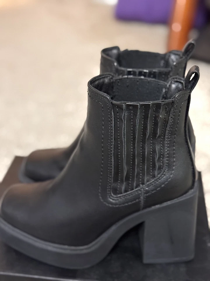 Botas de salto alto marca DSWD Mia fantasia plataforma tamanho 6 largura - Imagem 2 de 2