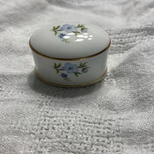 ARISTOCRAT Handmade Blue Floral Gold-Rimmed Bone China Trinket Dish W Lid