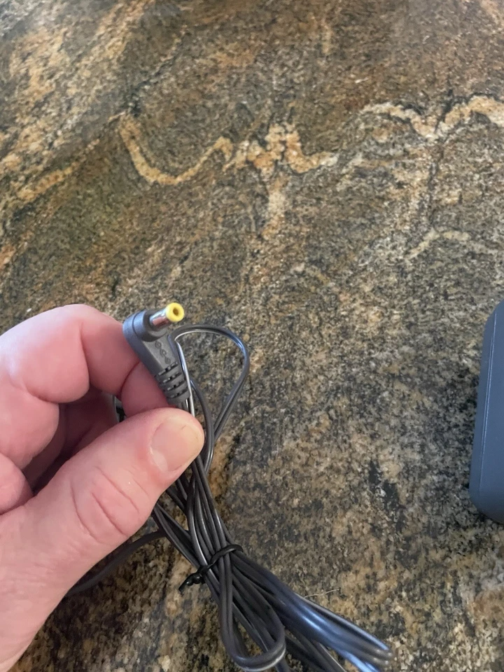 Adaptador de corriente alterna original Sony AC-T46 9V 600mA para teléfono Sony E81182 - limpio Foto 3 de 3