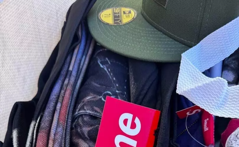 Casquette Supreme Grinch Box Logo New Era couleur vert taille 7 5/8 articles de mode homme