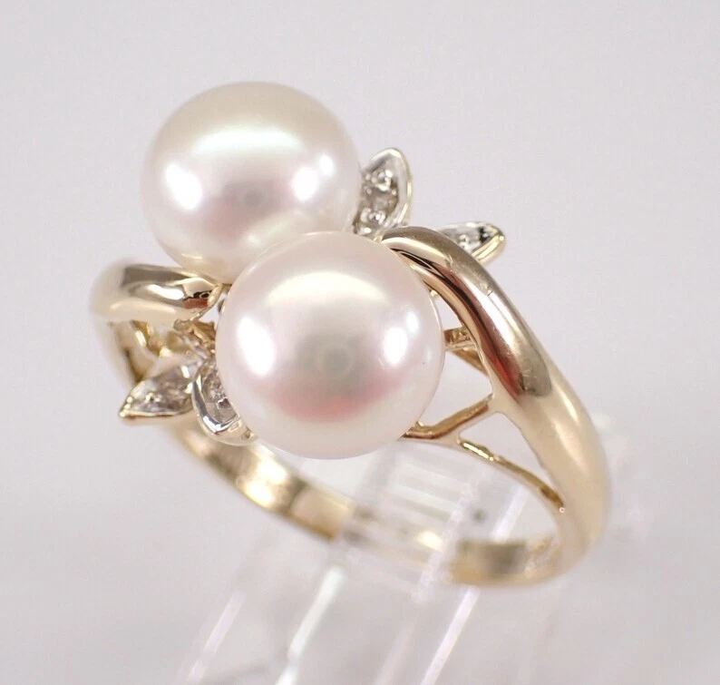 Anillo de compromiso bypass de perlas blancas genuinas de corte redondo de 3 quilates enchapado en oro amarillo de 14 quilates Foto 3 de 4