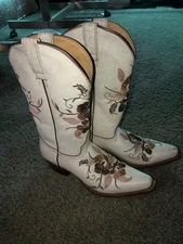 Shyanne Sloane Beautiful Floral Embroidered Western Boot Ivory Womens Size 9.5 M