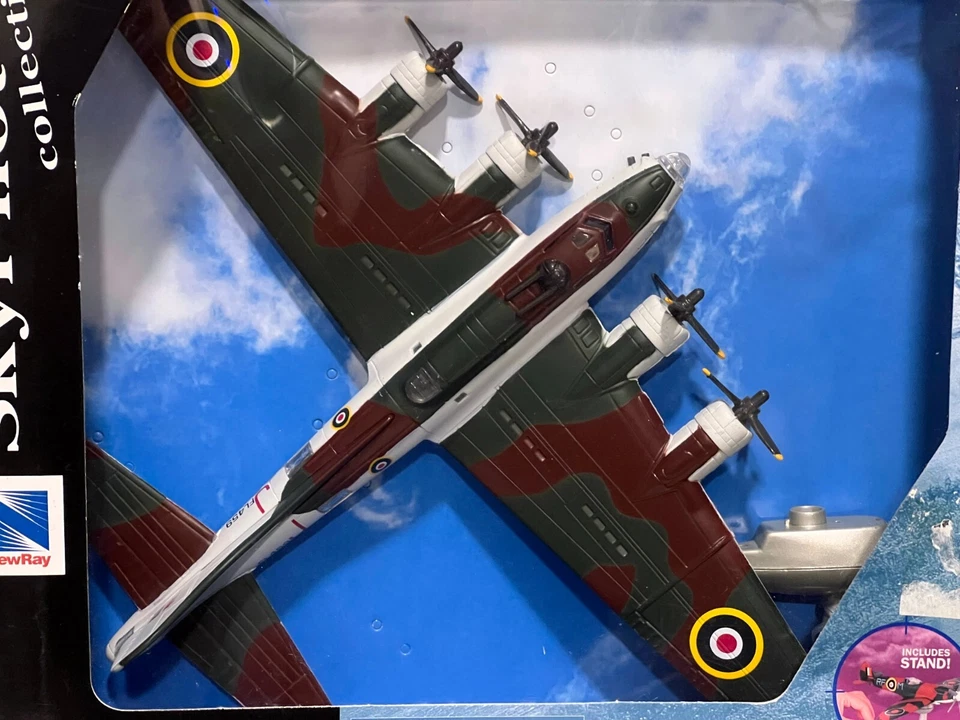 New Ray Toys Sky Pilot Collection B-17 FLYING FORTRESS WWII Bomber (20103) NIB - Image 2 of 4