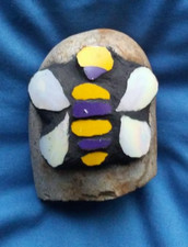 Unique Hand Made China / Mosaic / Pebble / Stone / Rock / Paperweight - Bee