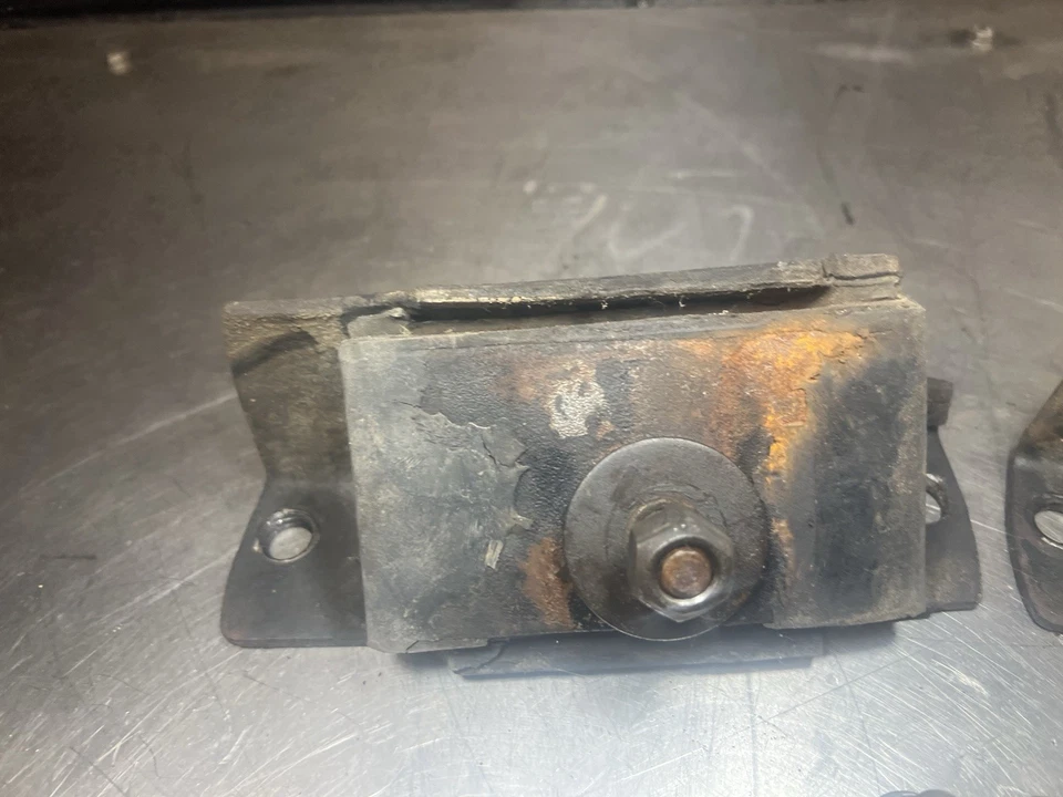 SOPORTES MOTOR FORD BRONCO 66-86 F150 F250 F350 289 302 MOTOR E150 E250 E350 Foto 2 de 4