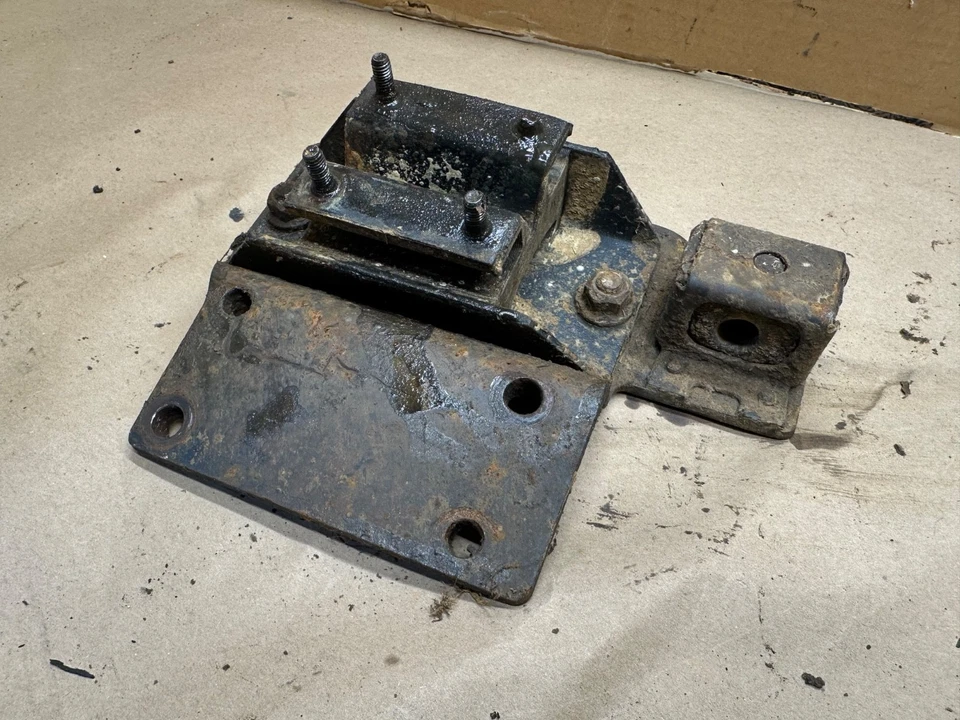 91-01 Jeep Cherokee XJ Manual AX-15 5 Speed Transmission Mount Bracket 4.0L AX15 - Image 3 of 4