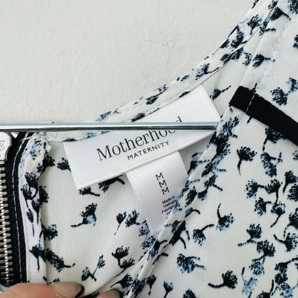 Motherhood Maternity Black And White Floral Short Sleeve Blouse Women’s Size M - Image 2 of 4