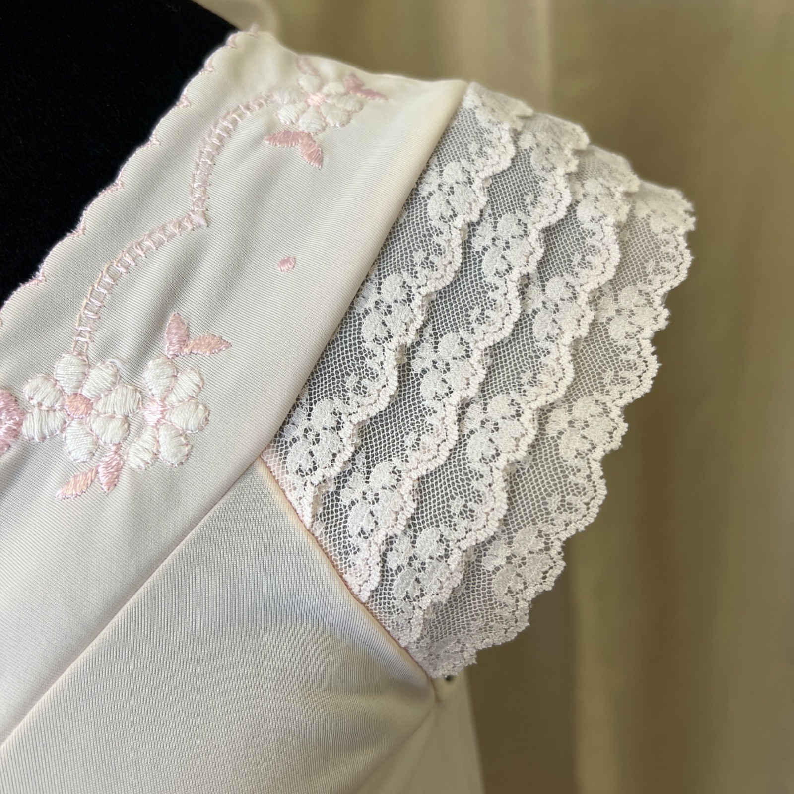 Vtg SHADOWLINE Short Nightgown Small Petite Pink Lace Short Sleeve Lace