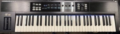 Native Instruments Komplete Kontrol S61 61-Key MIDI Keyboard Controller   Tested