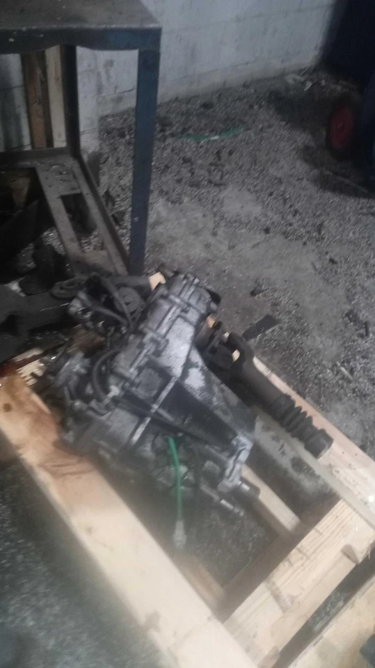 2003 Toyota Sequoia Transfer Case Assembly OEM 3611034040 4WD 300K Miles - Image 2 of 4