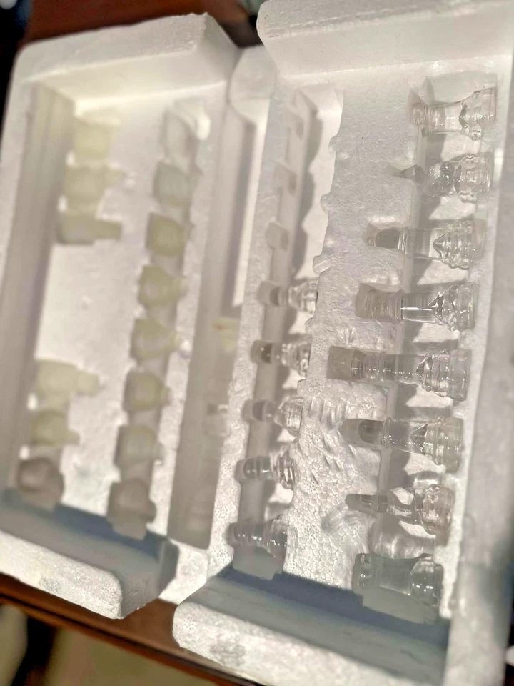 Glass Chess Set Incomplete Missing 1 Clear 3 Off-White Pawns Display/Replacement - Image 4 of 4