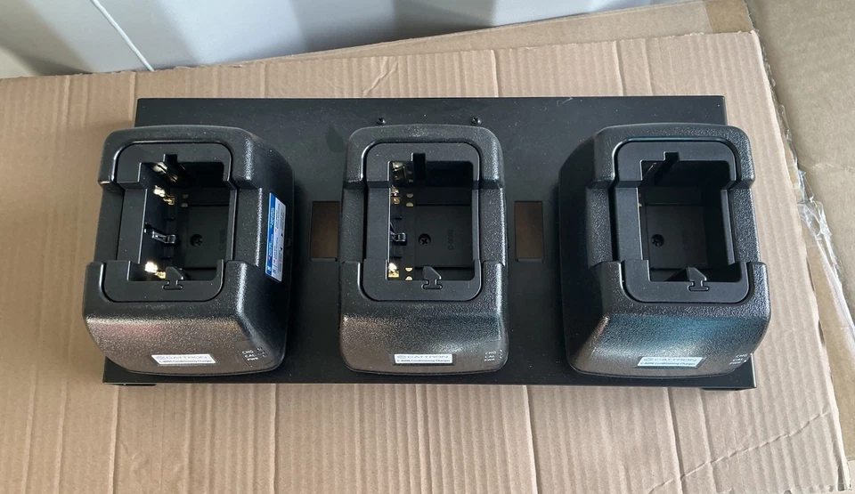 ENDURA 3 Unit Charger with UK Plug for DP4000 / DP2000 / R7 Series - Image 4 of 4