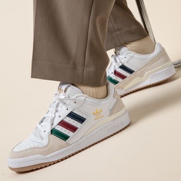 adidas Originals Forum Low sneakers in white and collegiate green