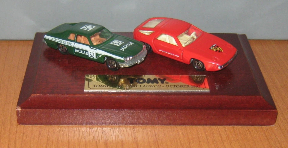 Tomy Tomica Die cast Launch - October 1993 Jaguar & Porsche on plinth - Image 2 of 4