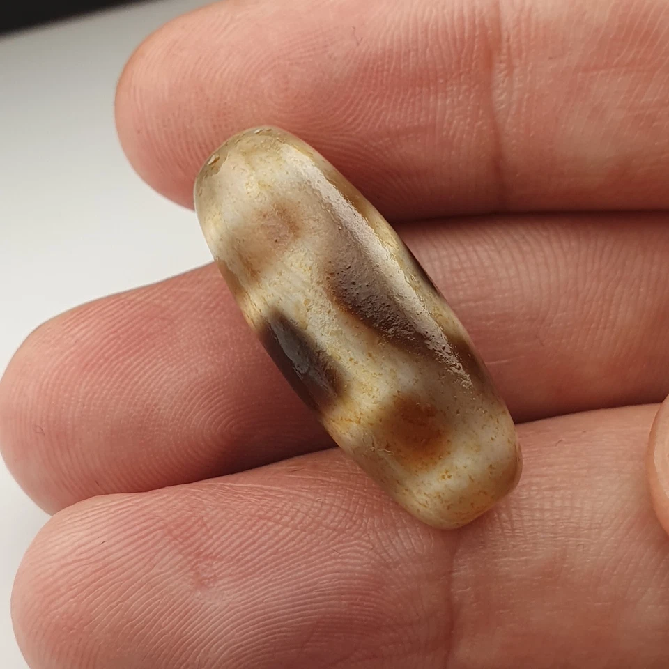 Impresionante amuleto de cuentas Dzi de ágata tibetana del Himalaya patrón cuadrado circular vintage Foto 3 de 4