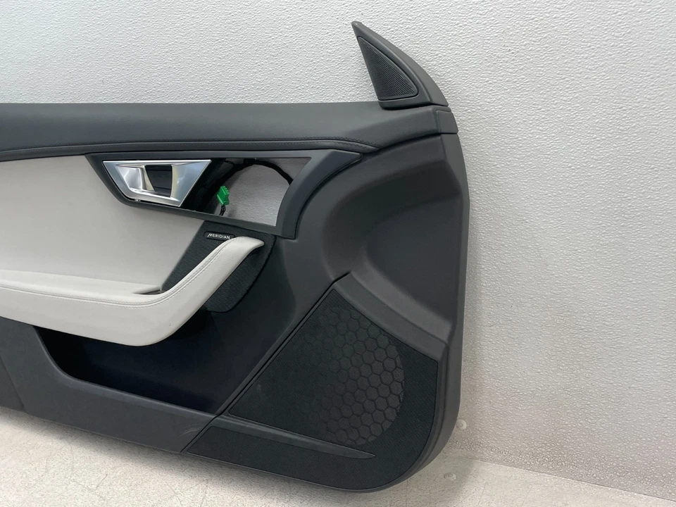 Panel de cubierta de puerta interior del conductor delantero izquierdo Jaguar F-Type 15 1611 OEM Foto 2 de 4