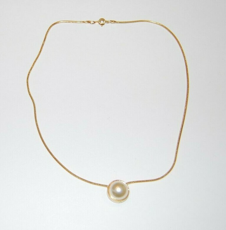 Elegant Vintage Bezel Set Faux Pearl Pendant On Golden Chain Statement Necklace