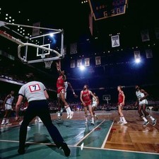 Mickey Johnson Of The Chicago Bulls Shoots A Layup 1975 OLD PHOTO