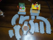 Trenino Thomas pista (prezzo trattabile, due trenini in omaggio )