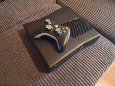 Microsoft Xbox 360 S 250 GB Gloss Schwarz Spielekonsole (PAL)