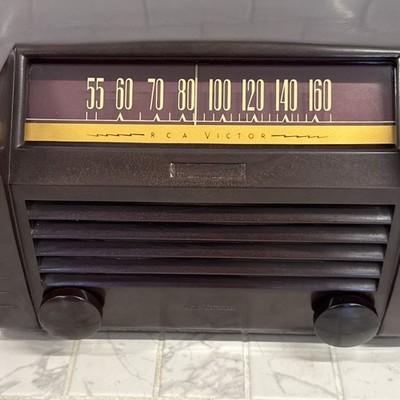 Vintage 1940s RCA Victor 65X1 Table Top Bakelite Tube Radio