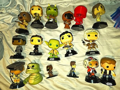17  Funko Pop Vinyl-loose Star Wars characters, with 2013 Han Solo-bases incl.