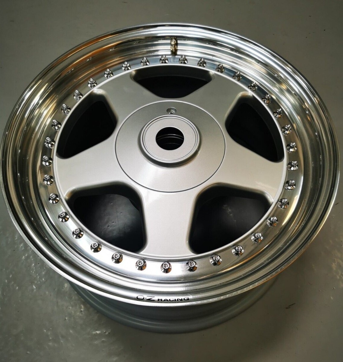 Aston Martin Virage 17