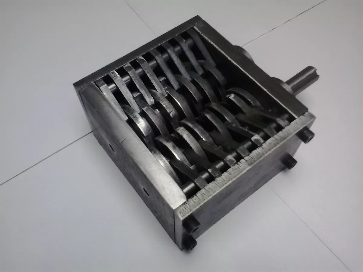 Shredder for Iron/ Metal Shredder/Small Metal Shredding Machine