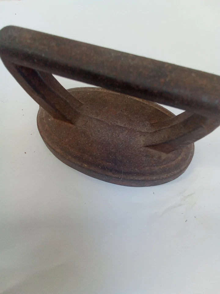 petit fer à repasser ancien - Photo 3/3