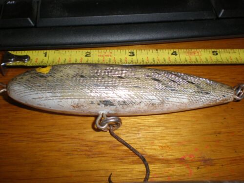 2 LOT VINTAGE SALTWATER SURF PLUG STRIPER FISHING LURE TACKLE BOX FIND FREE SHIP - Picture 2 of 4