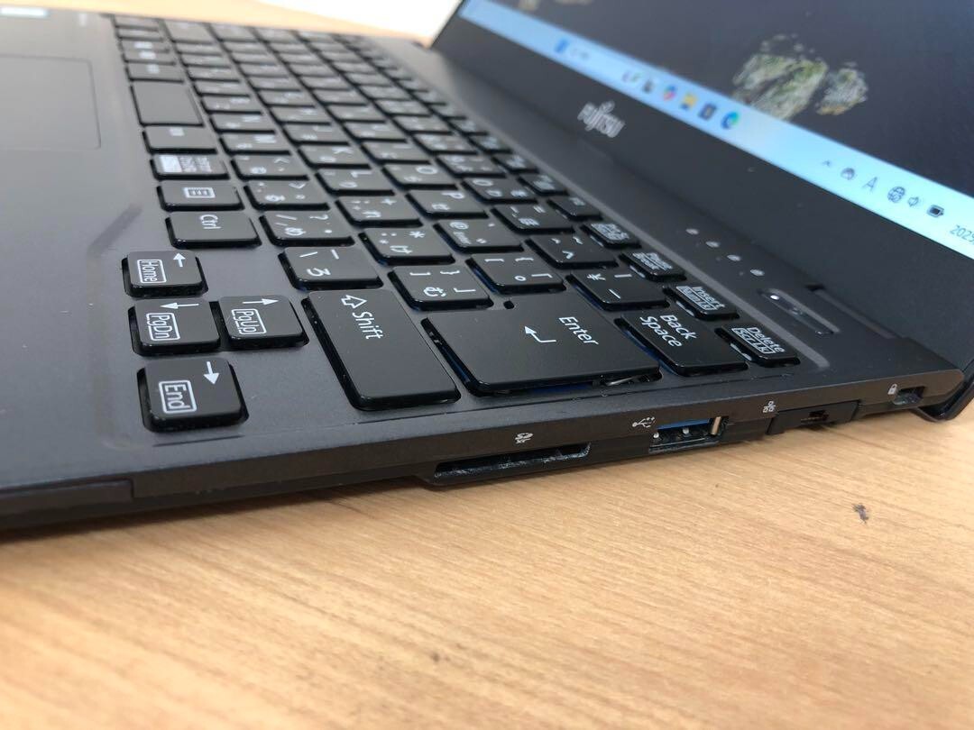 富士通　LIFEBOOK U938/SX i5-7300U SSD256G Fujitsu LIFEBOOK U938 Core i5-7300U SSD 256GB RAM 8GB 13.3