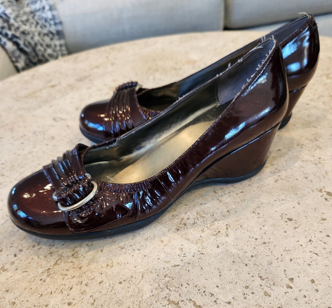 Sz 7.5 Me Too Shimmer Burgundy Patent Leather Wedge Shoes 2" Heels | eBay Sz 7.5 Me Too Shimmer Burgundy Patent Leather Wedge Shoes 2" Heels | eBay