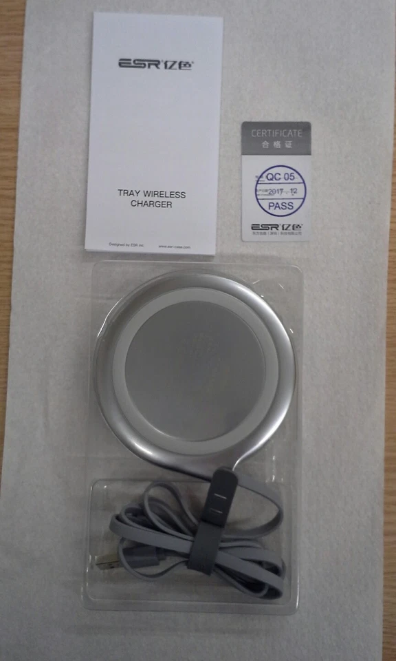 Wireless Charger, ESR Ultra-Slim Premium Qi Charging Pad for iPhone X/iPhone 8/8 - Image 4 of 4