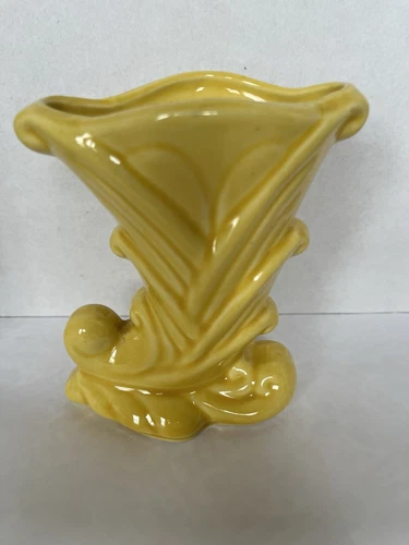 Vintage USA Shawnee or McCoy 5 inch Yellow Cornucopia #835 Vase